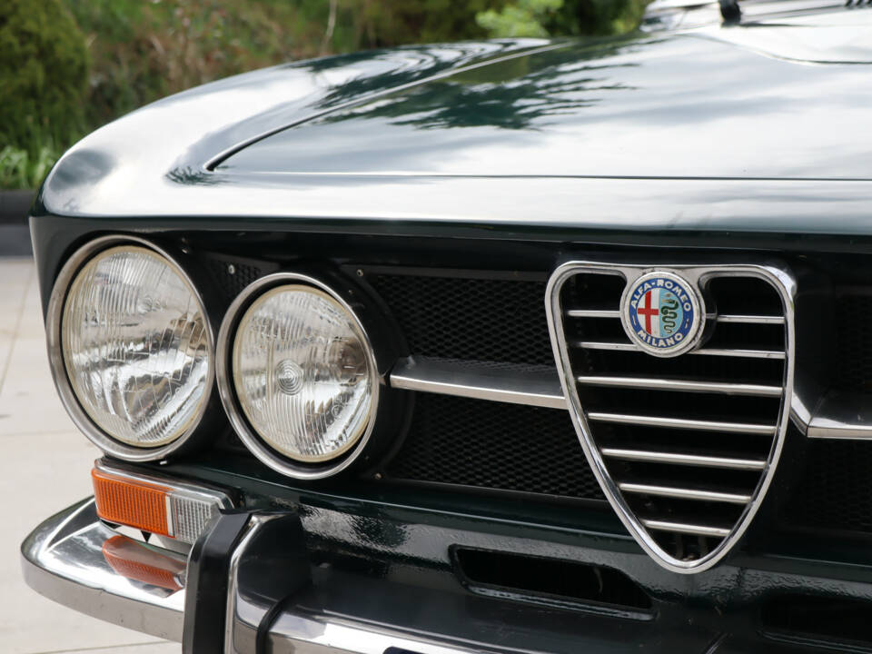 Image 25/50 of Alfa Romeo 1750 GT Veloce (1971)