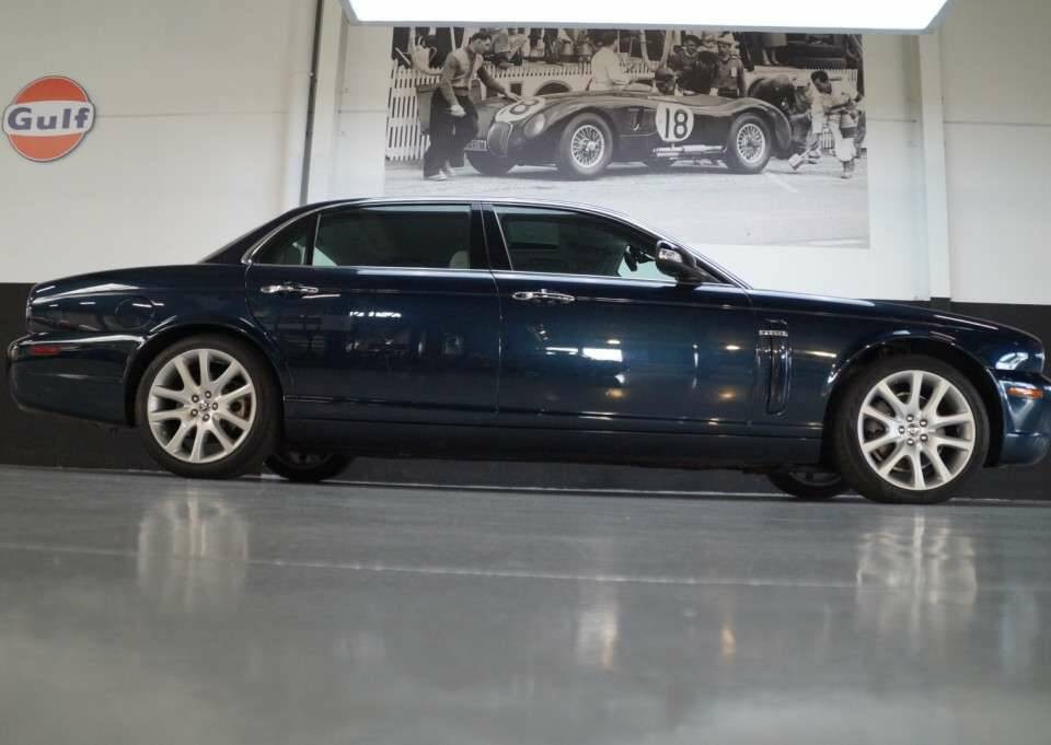 Bild 3/50 von Jaguar XJ 8 4.2 (2008)