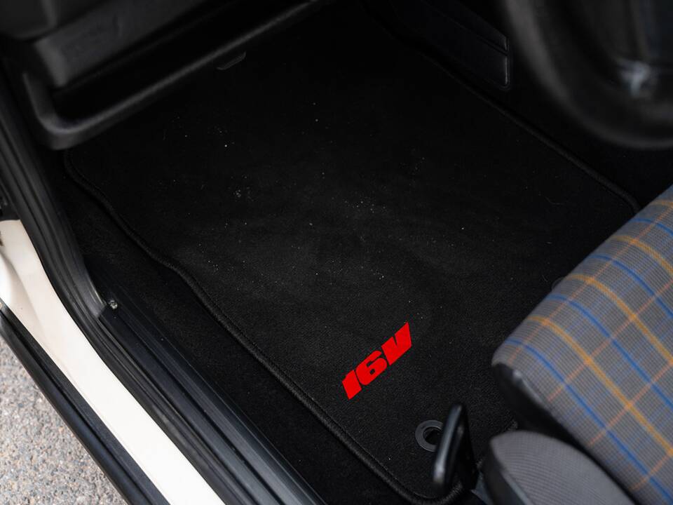 Image 22/48 de Volkswagen Golf Mk II GTi 16V 1.8 (1990)