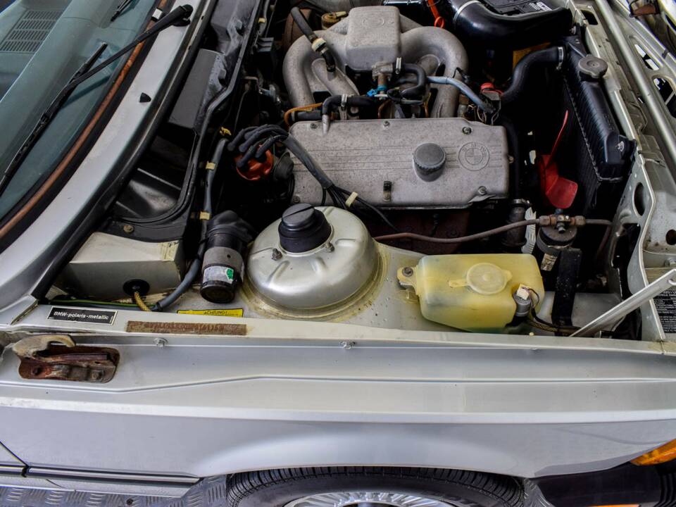 Image 39/50 of BMW 320i (1981)