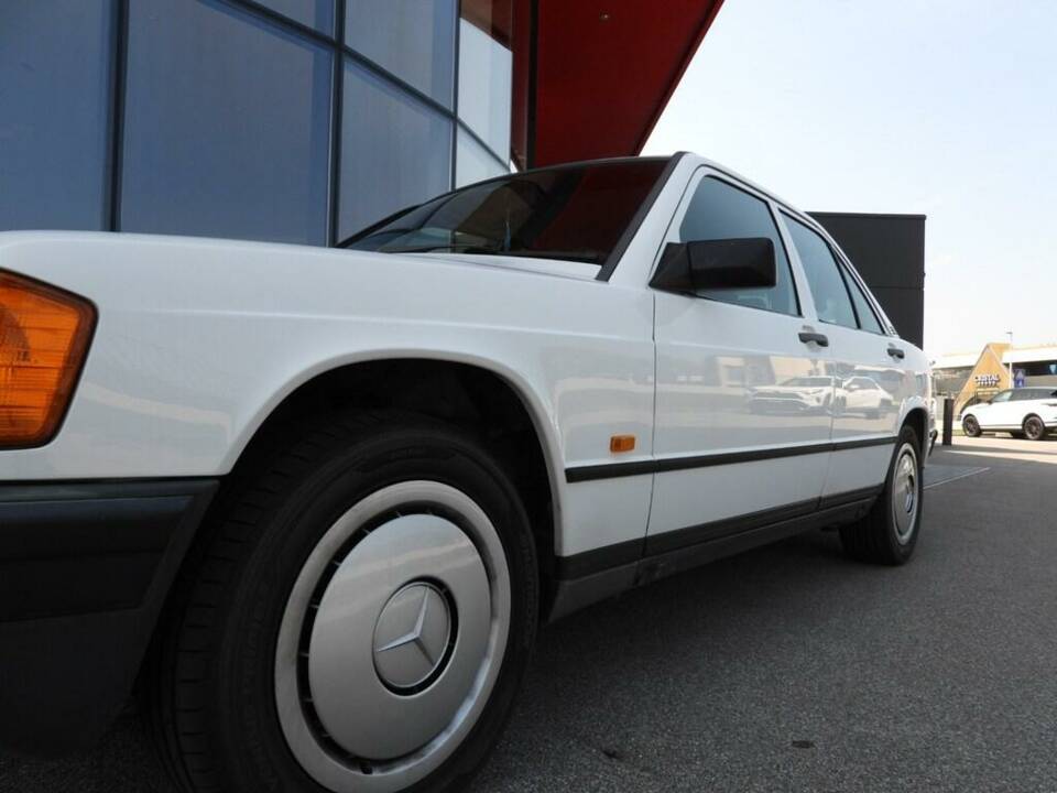 Bild 3/15 von Mercedes-Benz 190 E (1988)