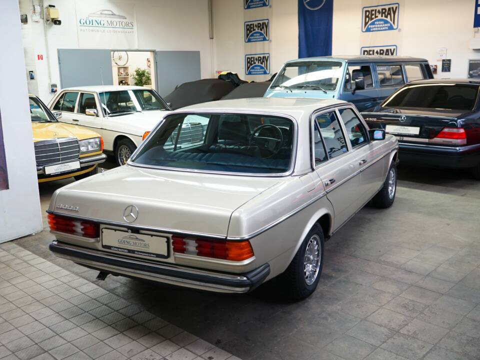 Image 12/31 of Mercedes-Benz 300 D (1982)