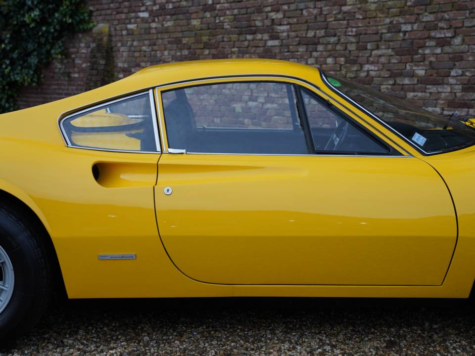 Image 23/50 de Ferrari Dino 246 GT (1971)