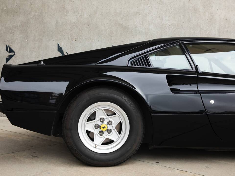 Image 2/38 of Ferrari 308 GTB (1977)
