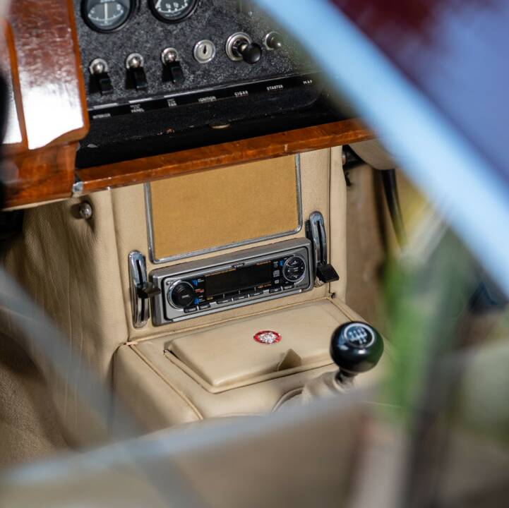 Image 46/49 of Jaguar Mk II 3.4 (1967)