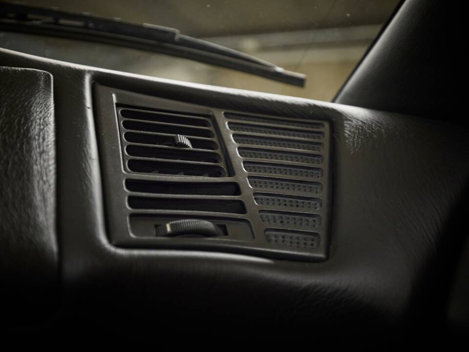 Image 90/100 of Ferrari F 355 Spider (1999)