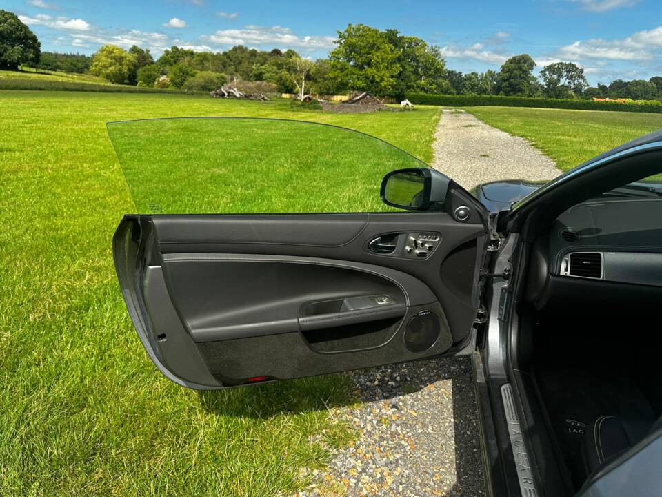 Image 25/46 of Jaguar XKR (2010)
