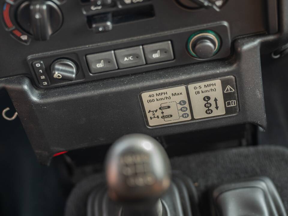Image 36/42 of Land Rover Defender 90 (2015)