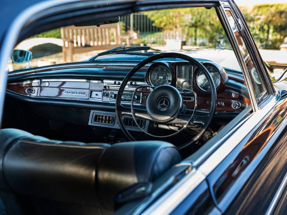 Afbeelding 26/45 van Mercedes-Benz 300 SE (1965)