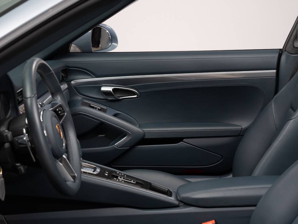 Image 21/37 of Porsche 911 Targa 4S (2016)