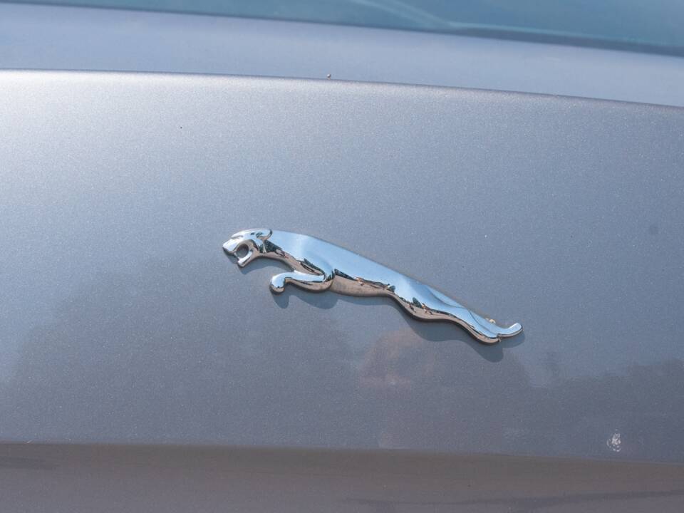 Image 32/50 of Jaguar XJ 5.0 (2011)