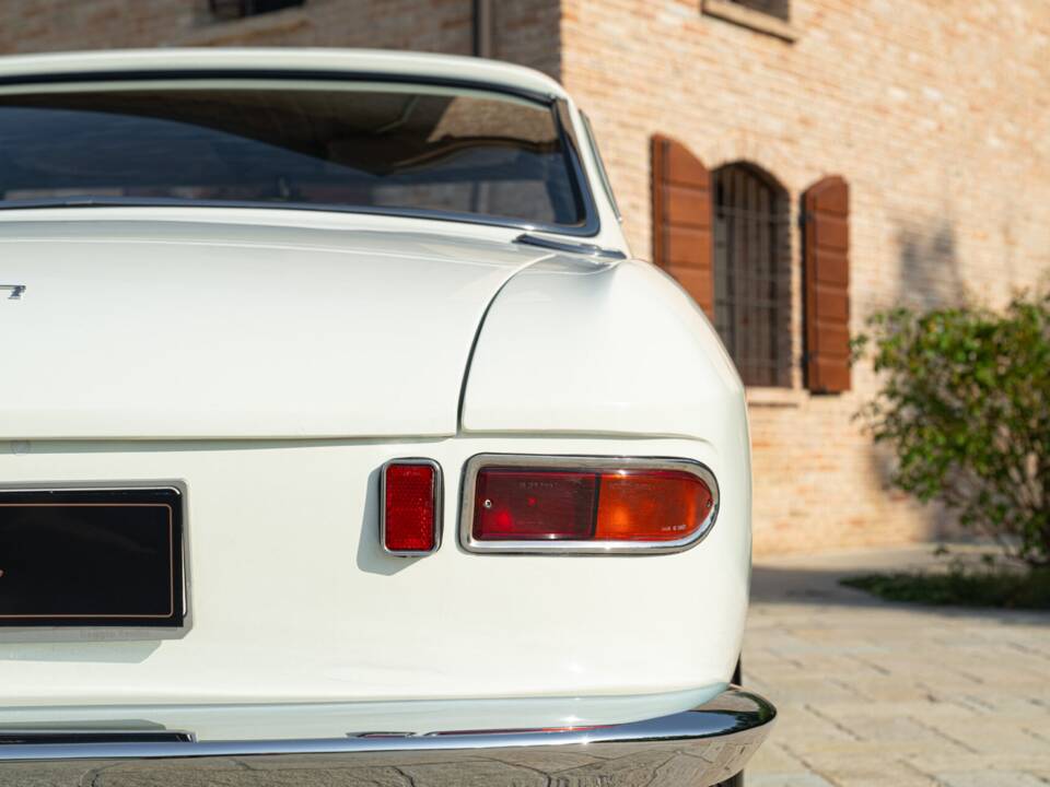 Afbeelding 19/50 van Ferrari 330 GT 2+2 (1964)
