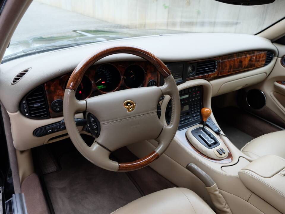 Image 15/60 de Daimler Super V8 (2000)