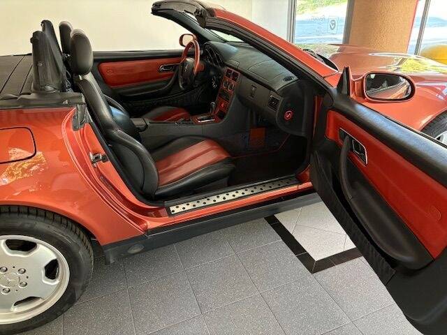 Imagen 10/15 de Mercedes-Benz SLK 230 Kompressor (1999)