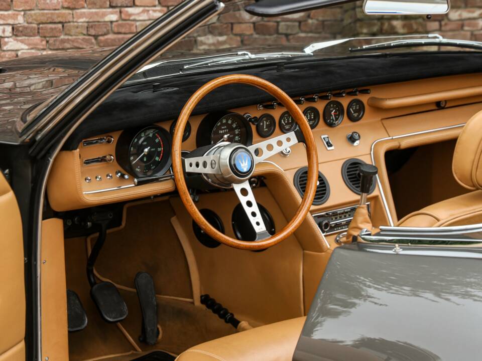 Image 13/50 of Maserati Ghibli Spyder (1969)