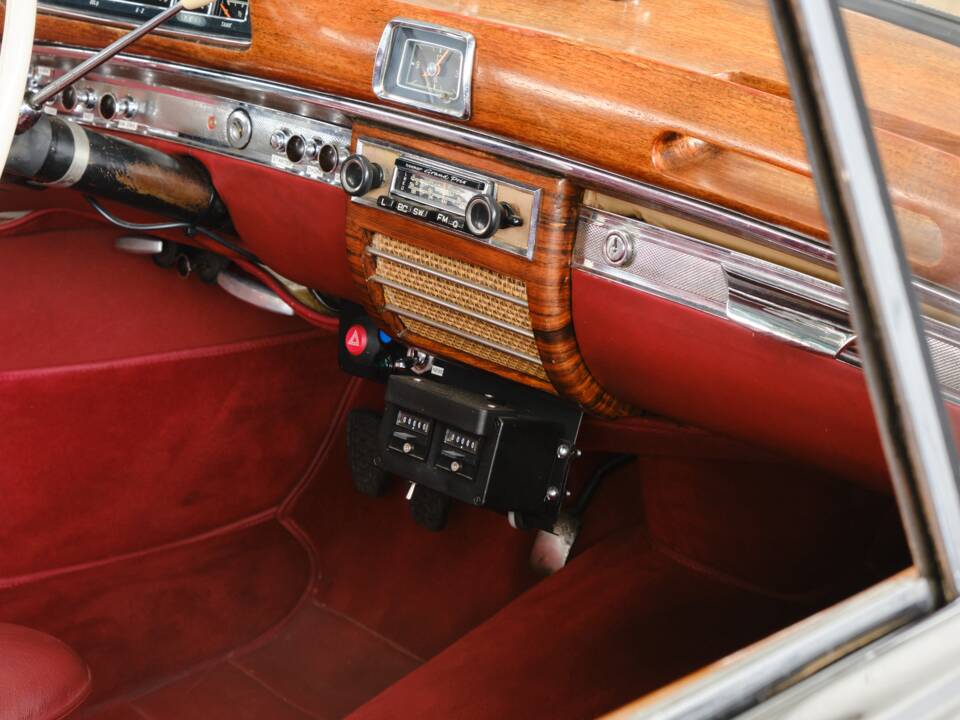 Immagine 45/50 di Mercedes-Benz 220 S Cabriolet (1958)