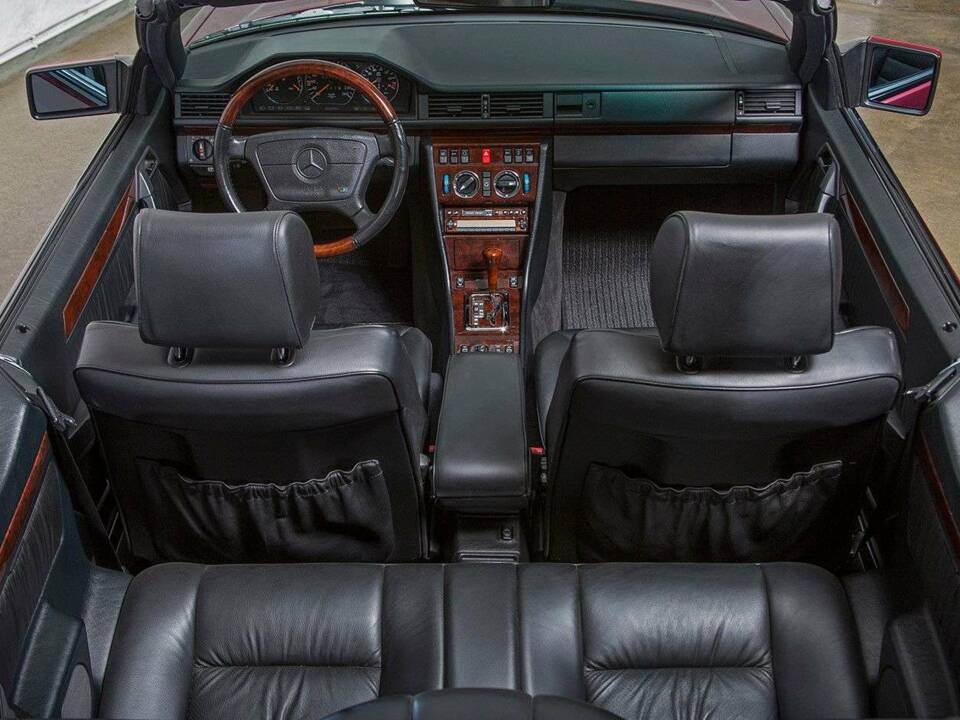 Bild 26/31 von Mercedes-Benz E 320 (1993)