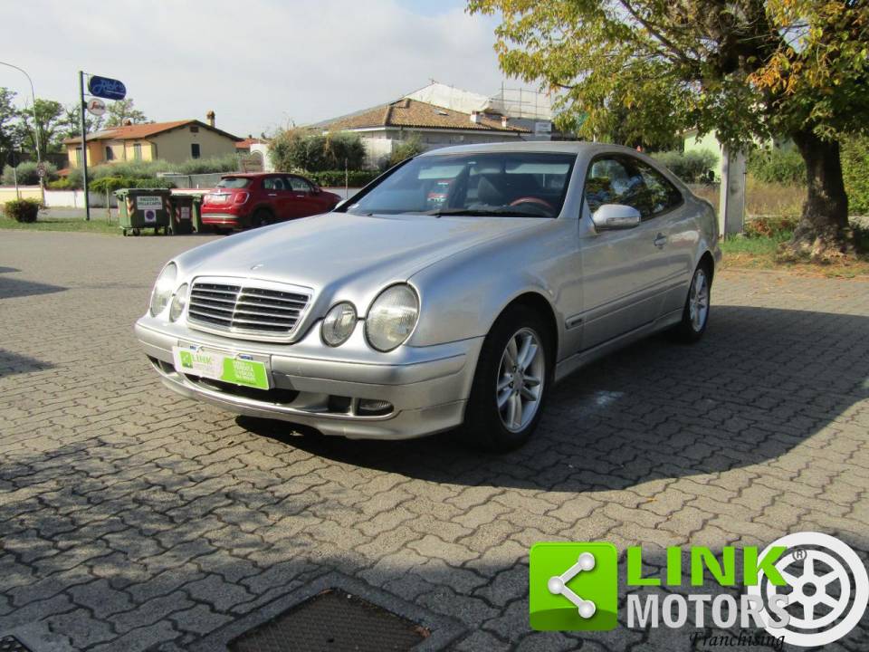 Image 2/10 of Mercedes-Benz CLK 200 (2000)