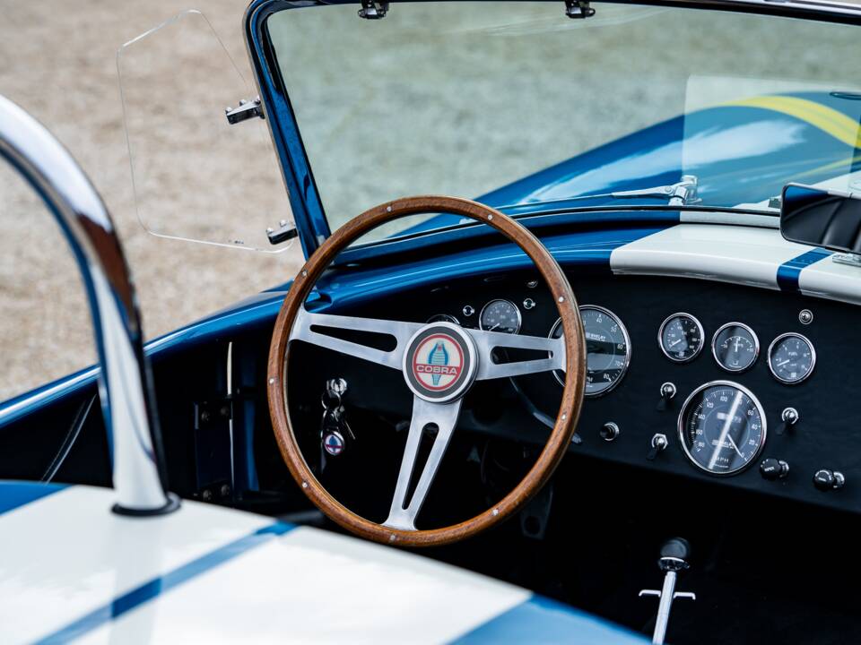 Image 22/33 of AC Cobra 427 (1965)