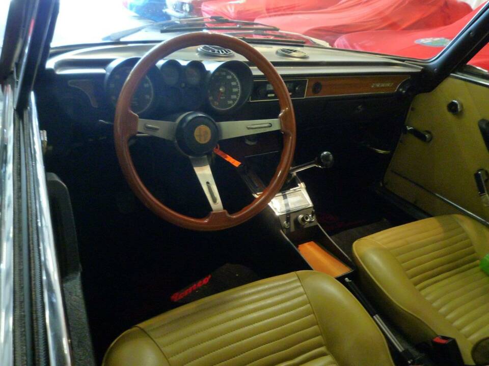 Image 9/12 of Alfa Romeo 2000 GT Veloce (1972)