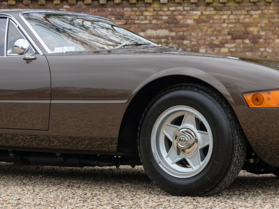 Image 24/50 de Ferrari 365 GTB/4 Daytona (1974)