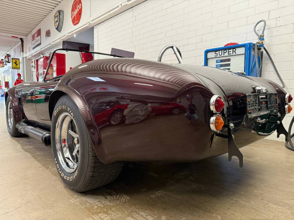 Image 7/17 of AC Cobra 427 (1968)