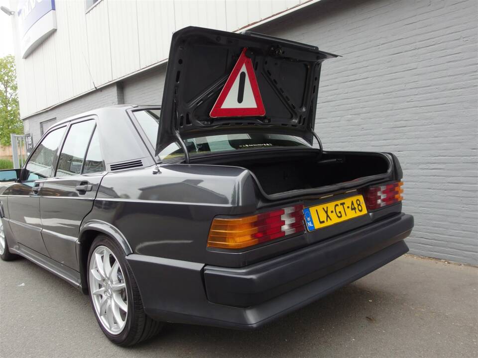 Immagine 63/98 di Mercedes-Benz 190 E 2.3-16 (1985)