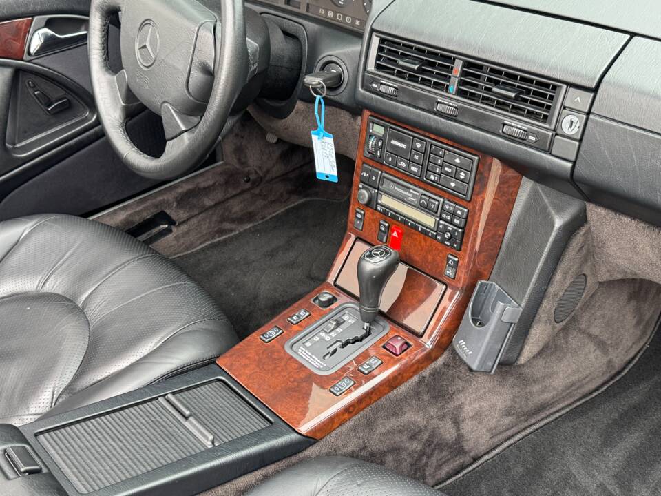 Bild 44/82 von Mercedes-Benz SL 320 (1995)