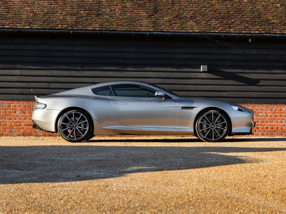 Image 2/97 of Aston Martin DB 9 GT &quot;Bond Edition&quot; (2015)