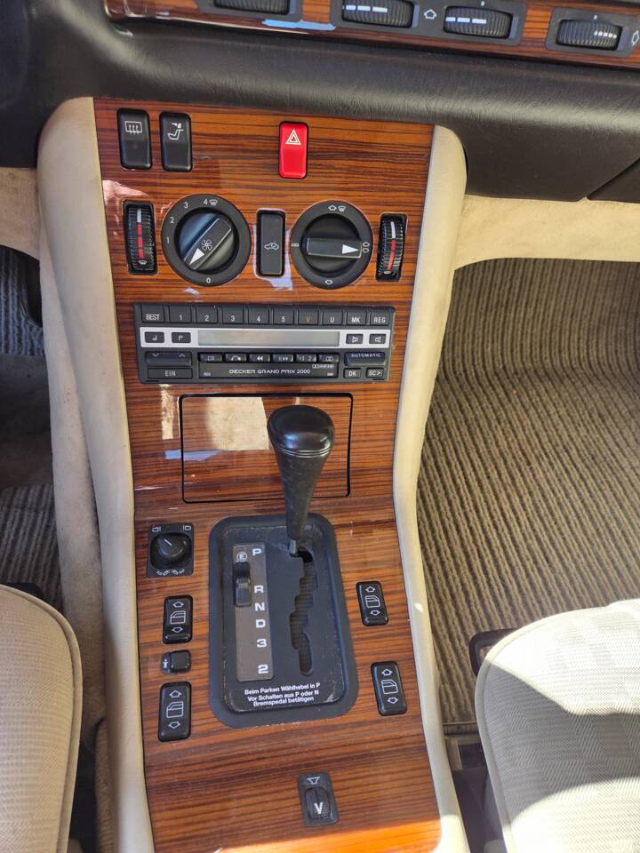 Bild 7/12 von Mercedes-Benz 300 SE (1991)