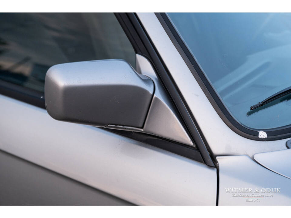 Image 42/50 de BMW 320i Touring (1989)