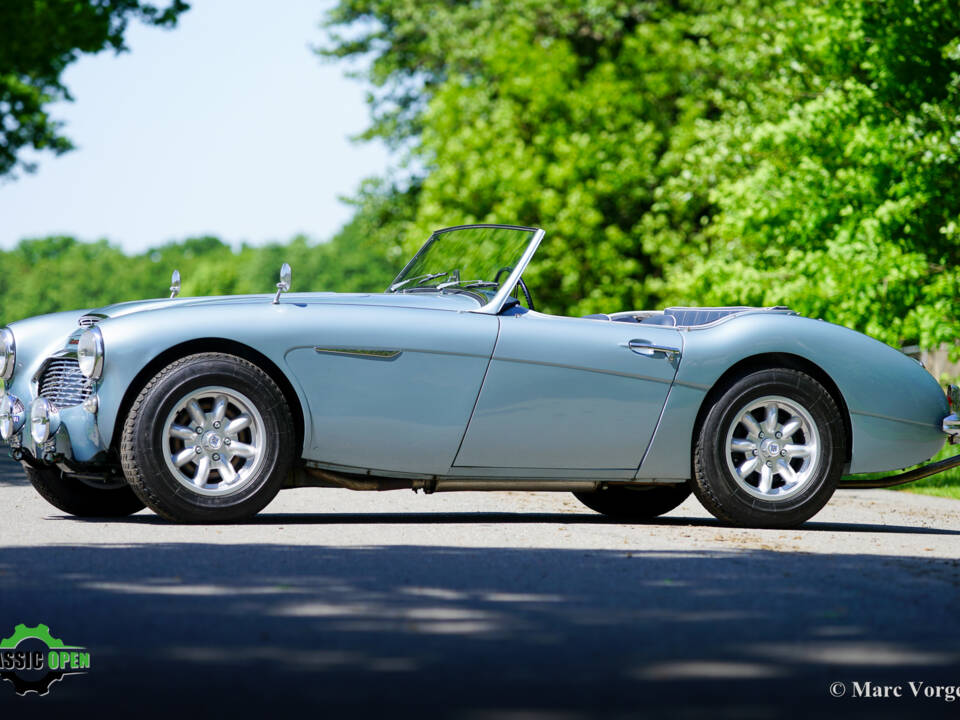 Image 22/51 of Austin-Healey 100&#x2F;6 (BN4) (1958)
