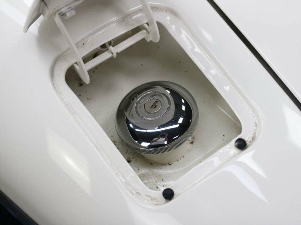 Image 43/49 de Jaguar Type E V12 (1974)