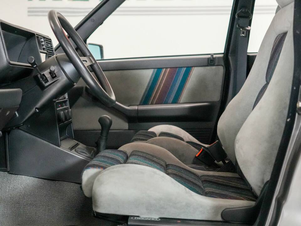 Image 27/46 of Lancia Delta HF Integrale (1988)