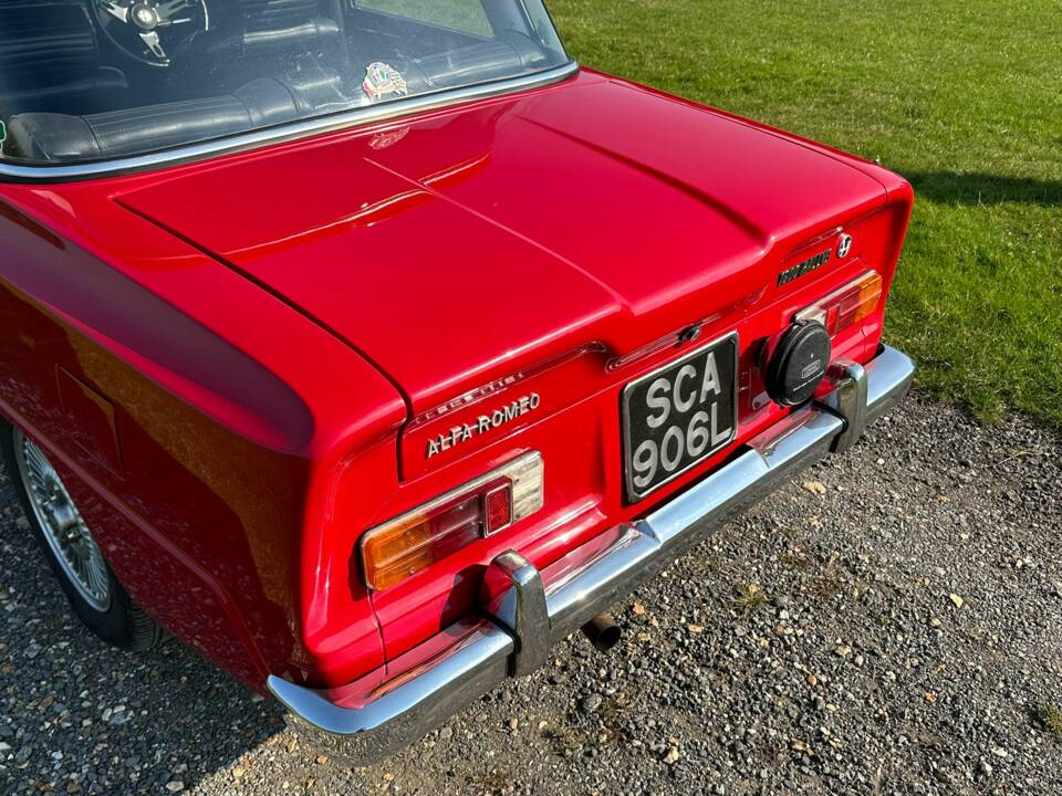 Image 32/78 of Alfa Romeo Giulia Super 1.6 (1973)