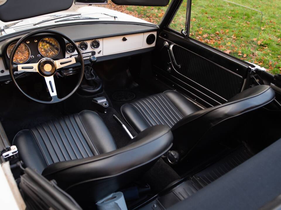 Image 41/50 de Alfa Romeo 1600 Spider Duetto (1967)