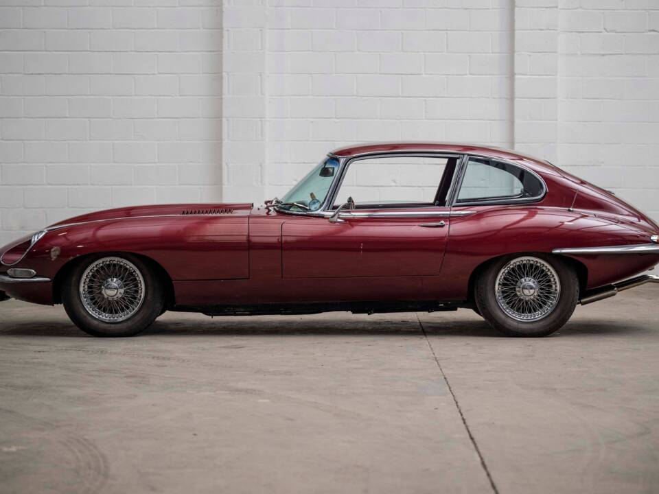 Image 4/8 of Jaguar Type E (2+2) (1968)