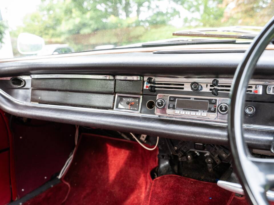 Image 30/35 of Mercedes-Benz 190 c (1965)