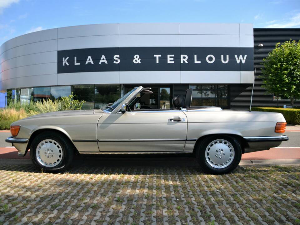 Image 2/79 de Mercedes-Benz 560 SL (1988)