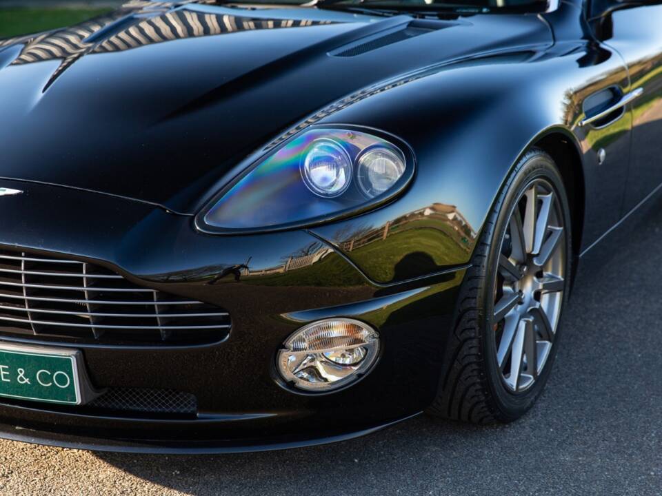 Image 38/75 of Aston Martin V12 Vanquish S (2007)