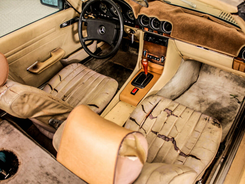 Image 23/34 of Mercedes-Benz 380 SL (1982)