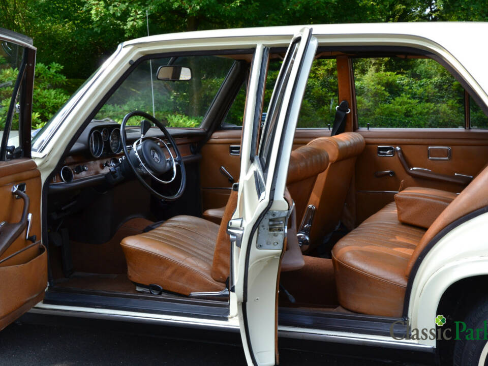 Image 25/49 of Mercedes-Benz 280 SE 3,5 (1972)