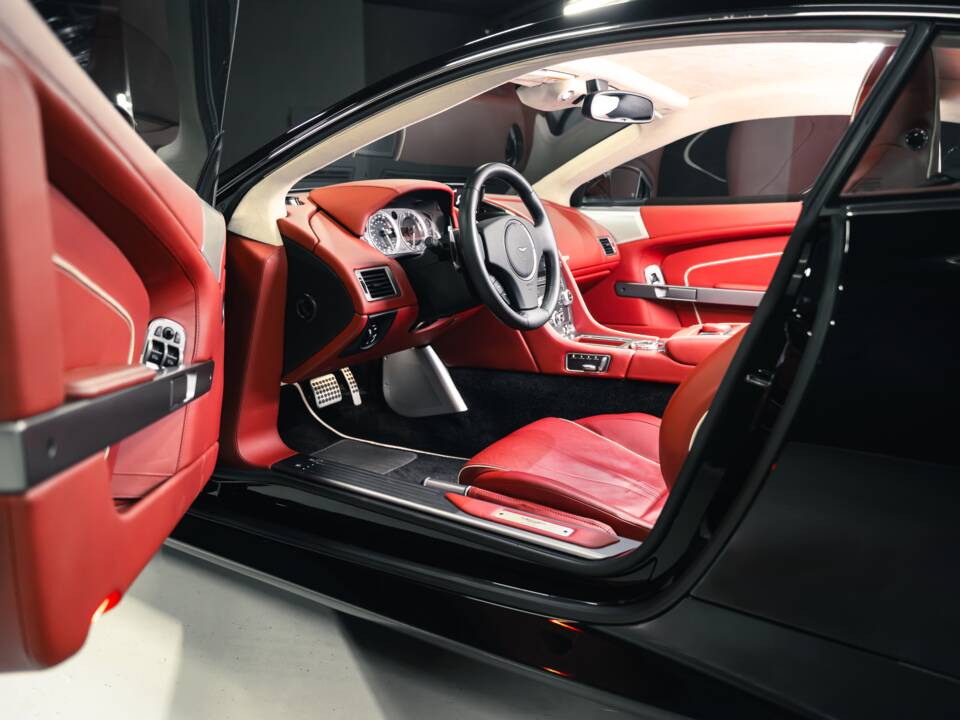 Image 26/38 of Aston Martin Virage (2012)