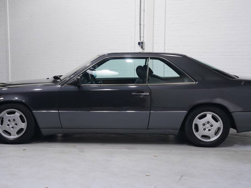 Bild 5/8 von Mercedes-Benz 230 CE (1993)