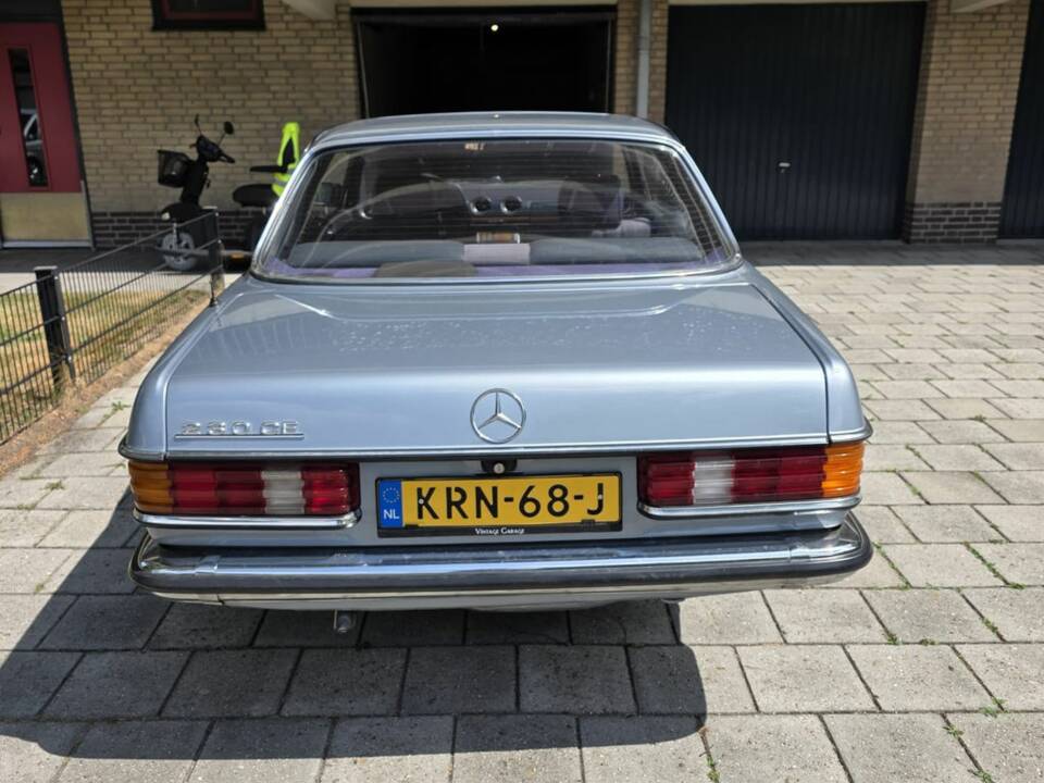 Bild 8/8 von Mercedes-Benz 230 CE (1983)
