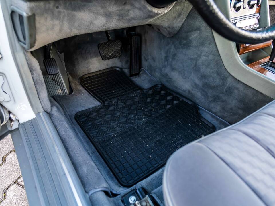 Image 126/175 of Mercedes-Benz 420 SE (1986)