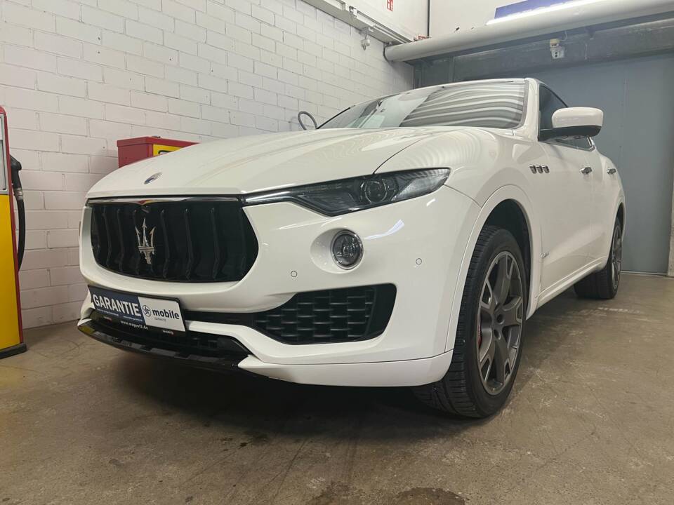 Immagine 2/17 di Maserati Levante S (2017)