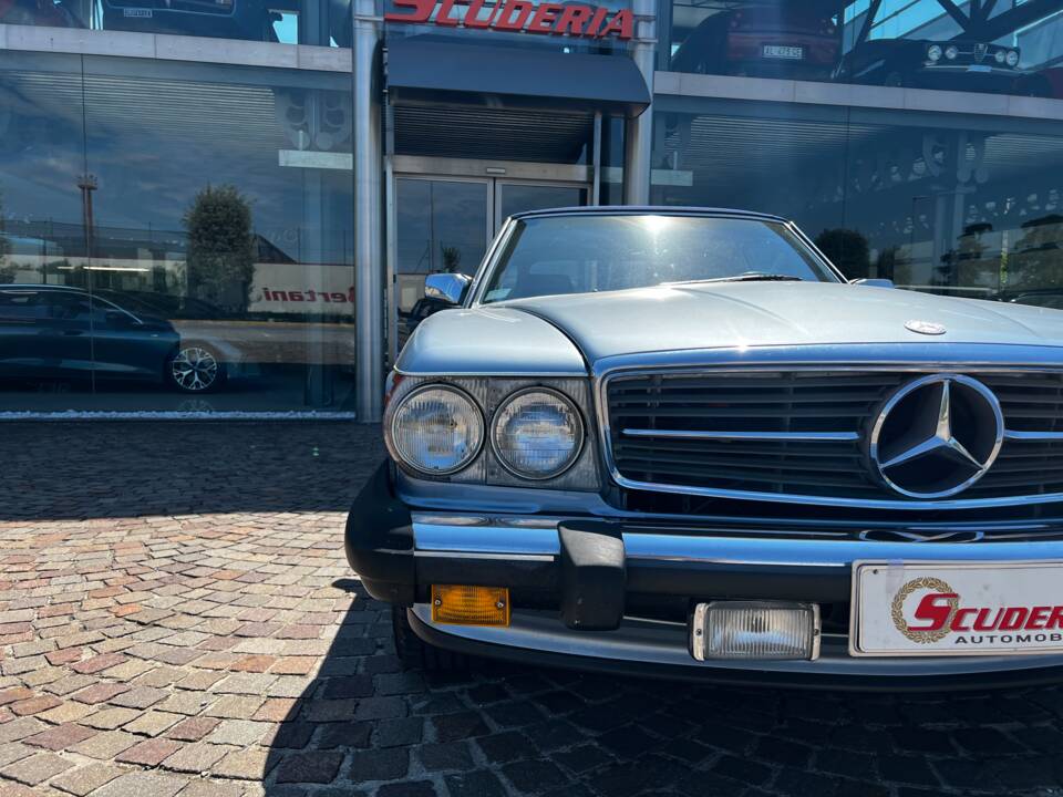Image 7/15 of Mercedes-Benz 560 SL (1989)