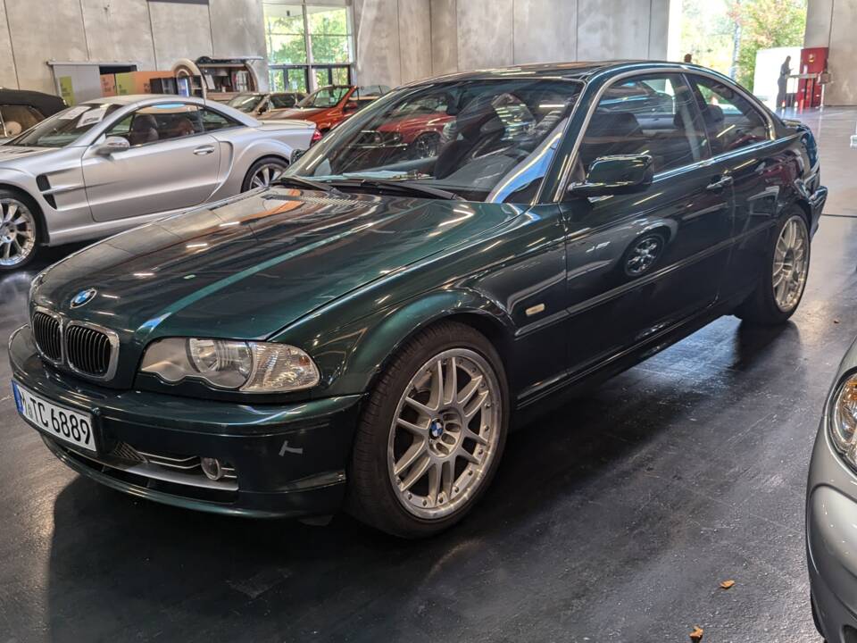 Immagine 2/18 di BMW 330Ci (2001)