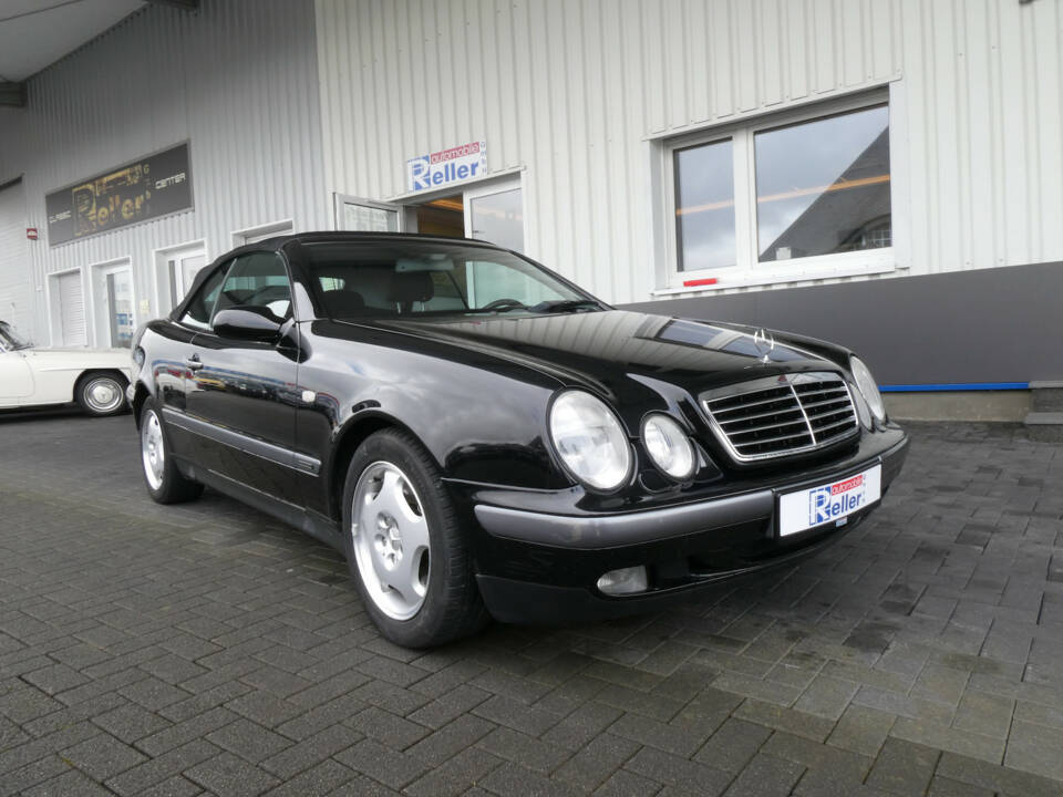 Immagine 1/16 di Mercedes-Benz CLK 320 (1999)